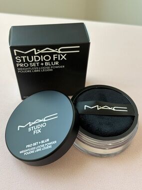 MAC STUDIO FIX PRO SET + BLUR SETTING POWDER - TRANSLUCENT